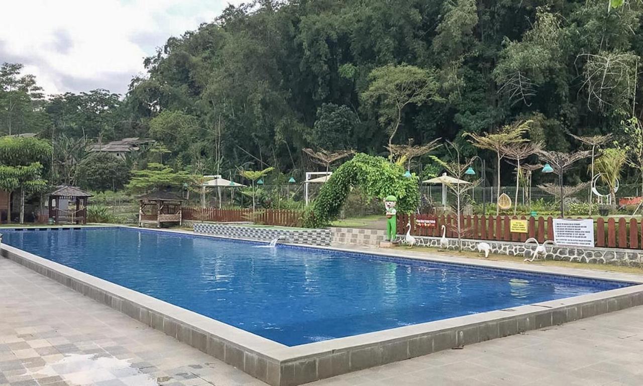 RedDoorz near Wisata Paribendo Lawang Hotel Bagian luar foto