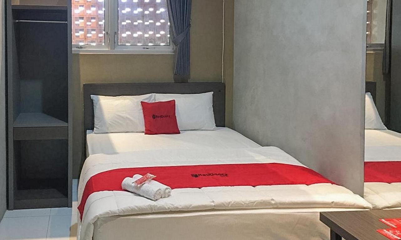 RedDoorz near Wisata Paribendo Lawang Hotel Bagian luar foto