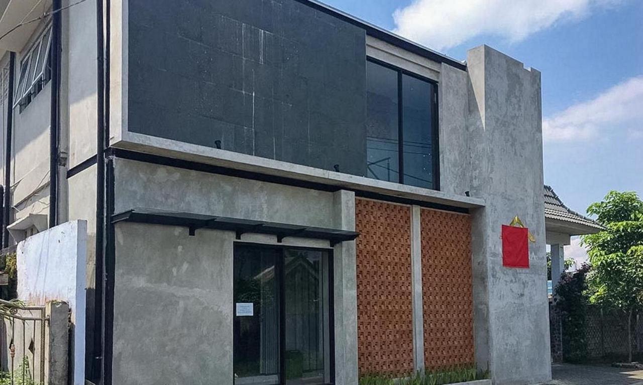 RedDoorz near Wisata Paribendo Lawang Hotel Bagian luar foto