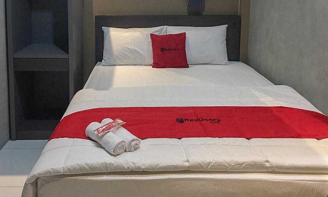 RedDoorz near Wisata Paribendo Lawang Hotel Bagian luar foto